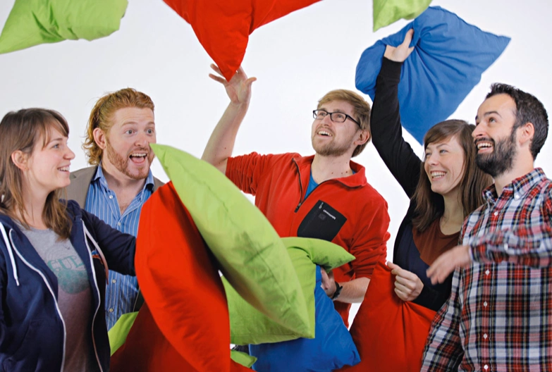 Kissenschlacht für die IBIS-Promotion