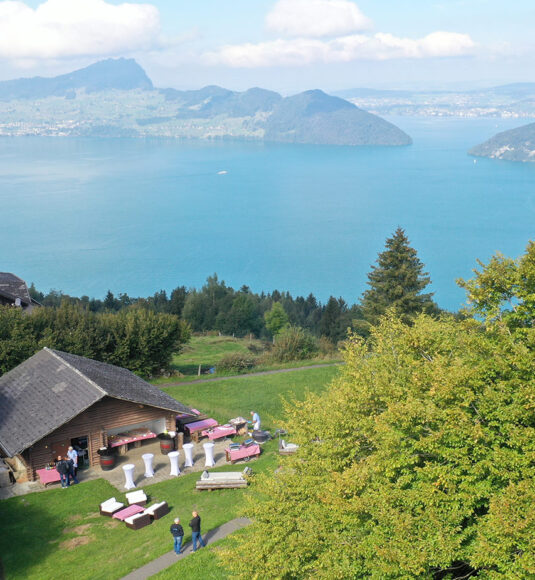 Drohnenaufnahme von der Klewenalp mit Blick auf den Vierwaldstätterse