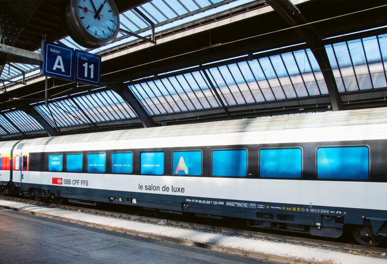 Zug der SBB mit Logo-Aufdruck von airPlus International